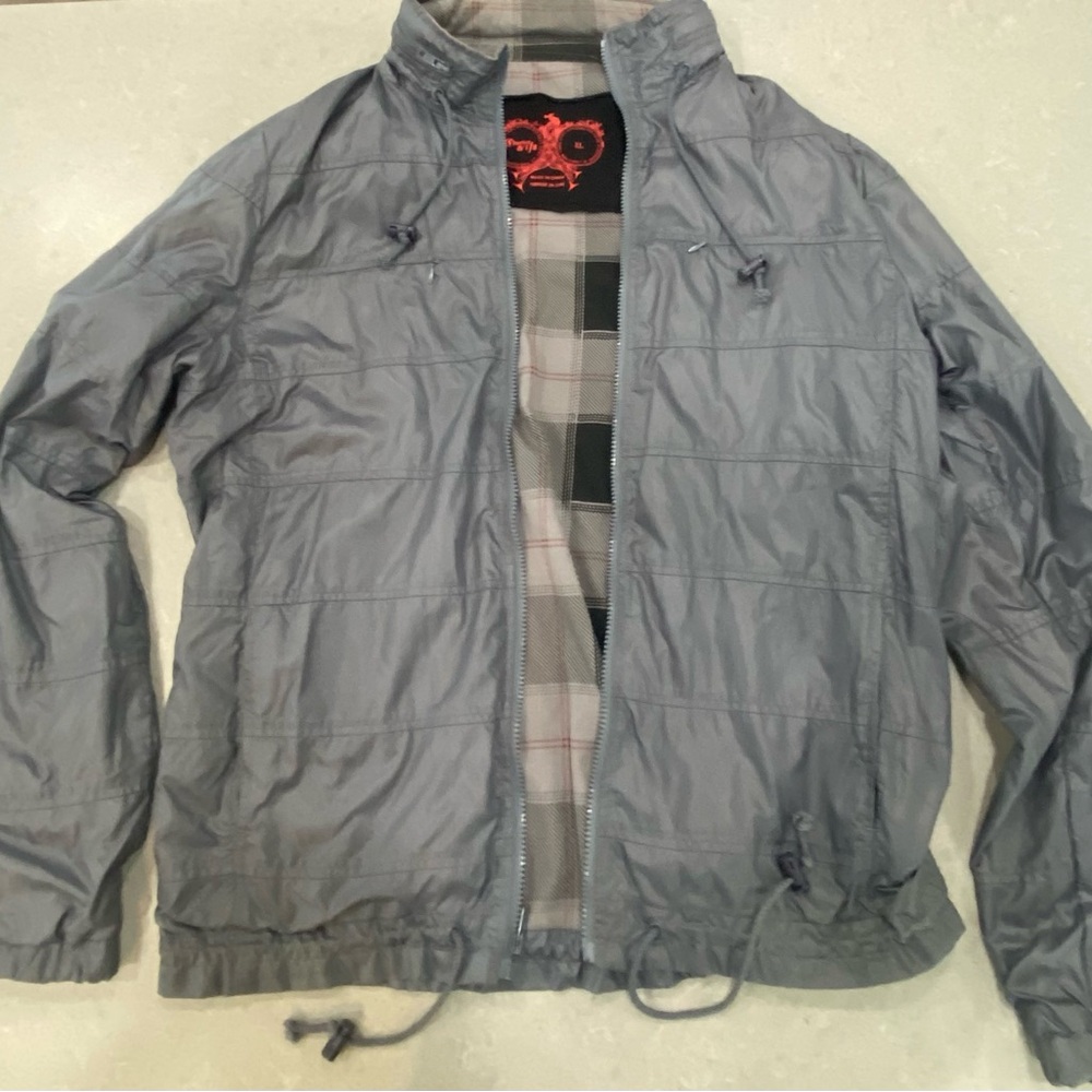 Men's Gray Jacket Men’s XL, plaid lines, slick gray water resistant.